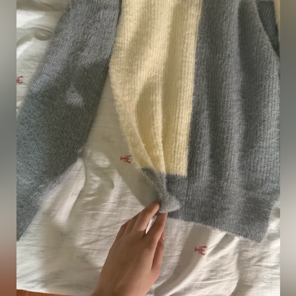 NWT Anna & Ava Shoulder Wrap (Sweater Style) - Picture 3 of 4